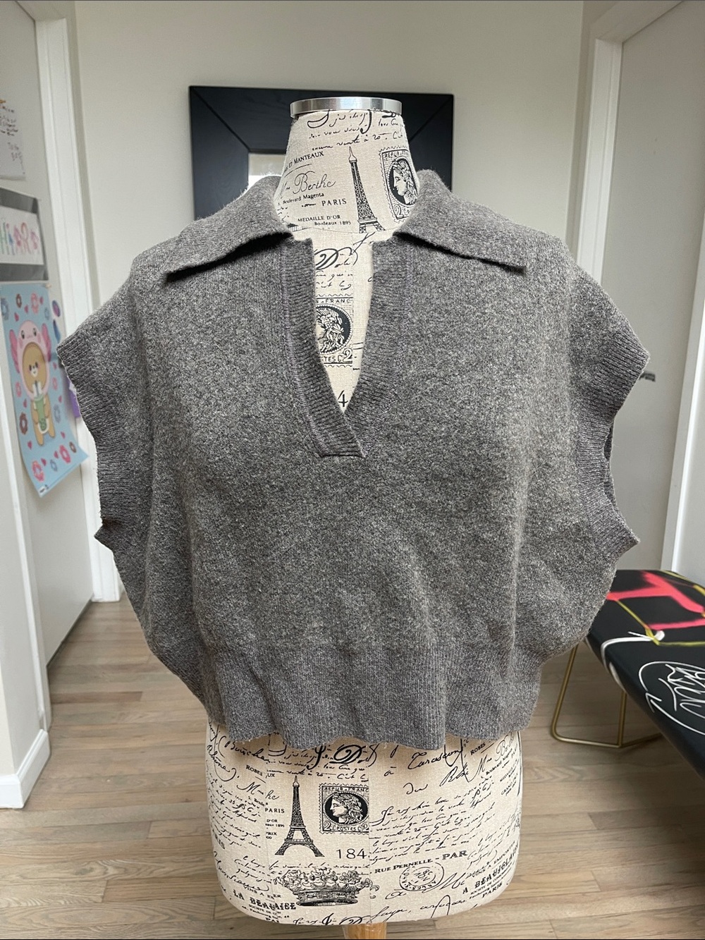 Zara Gray V-Neck Cropped Sweater Vest